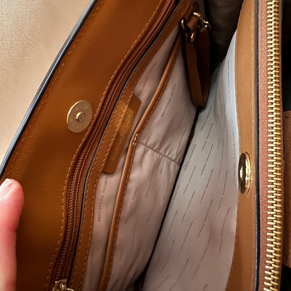 Michael Kors handbag, camel, leather, comes w/shoulder strap, 13”wide, 9.5”deep - Picture 10 of 11